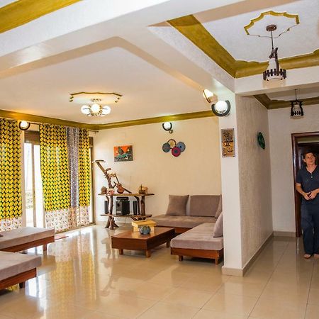 Хостел Kigali Castle Экстерьер фото