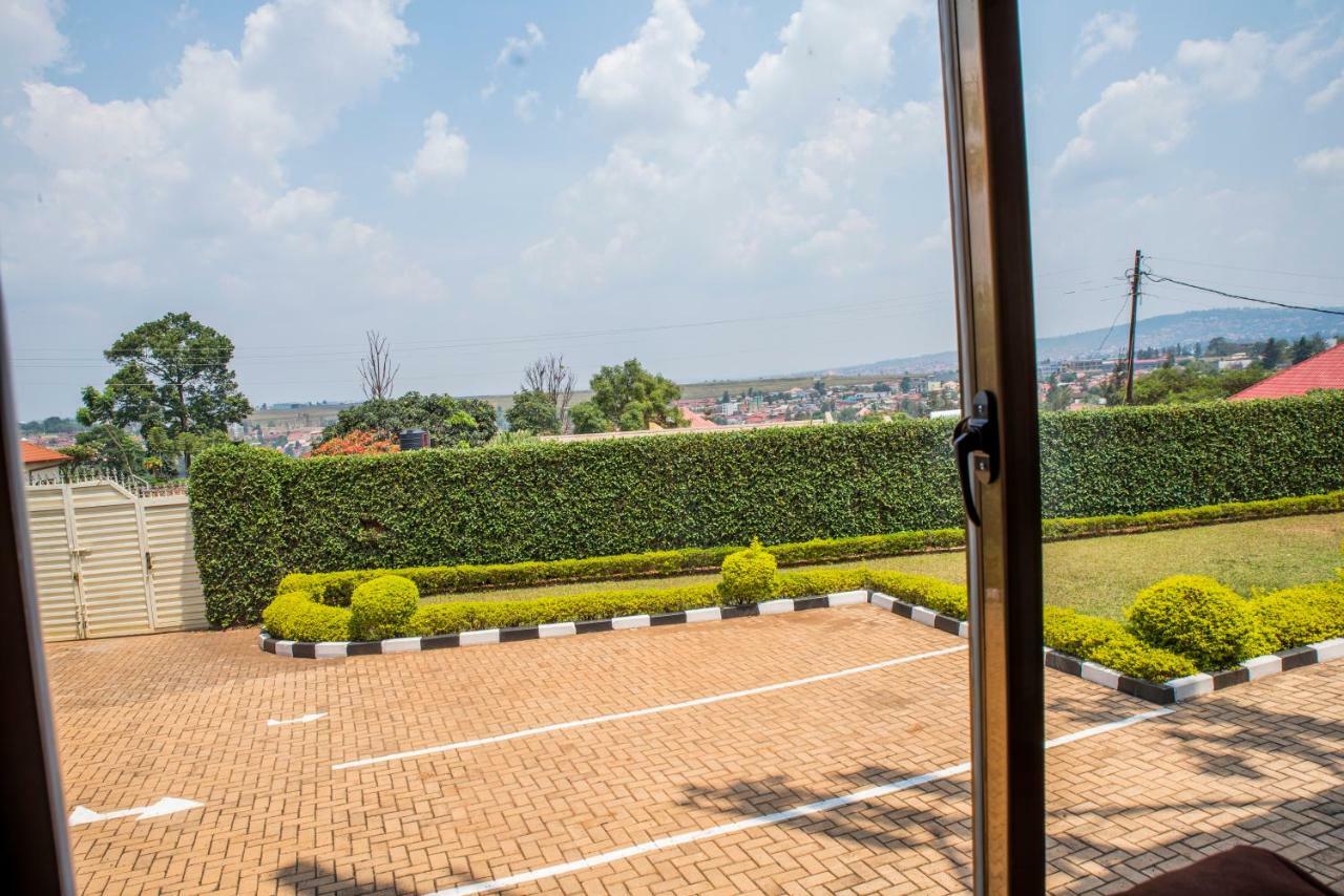 Хостел Kigali Castle Экстерьер фото