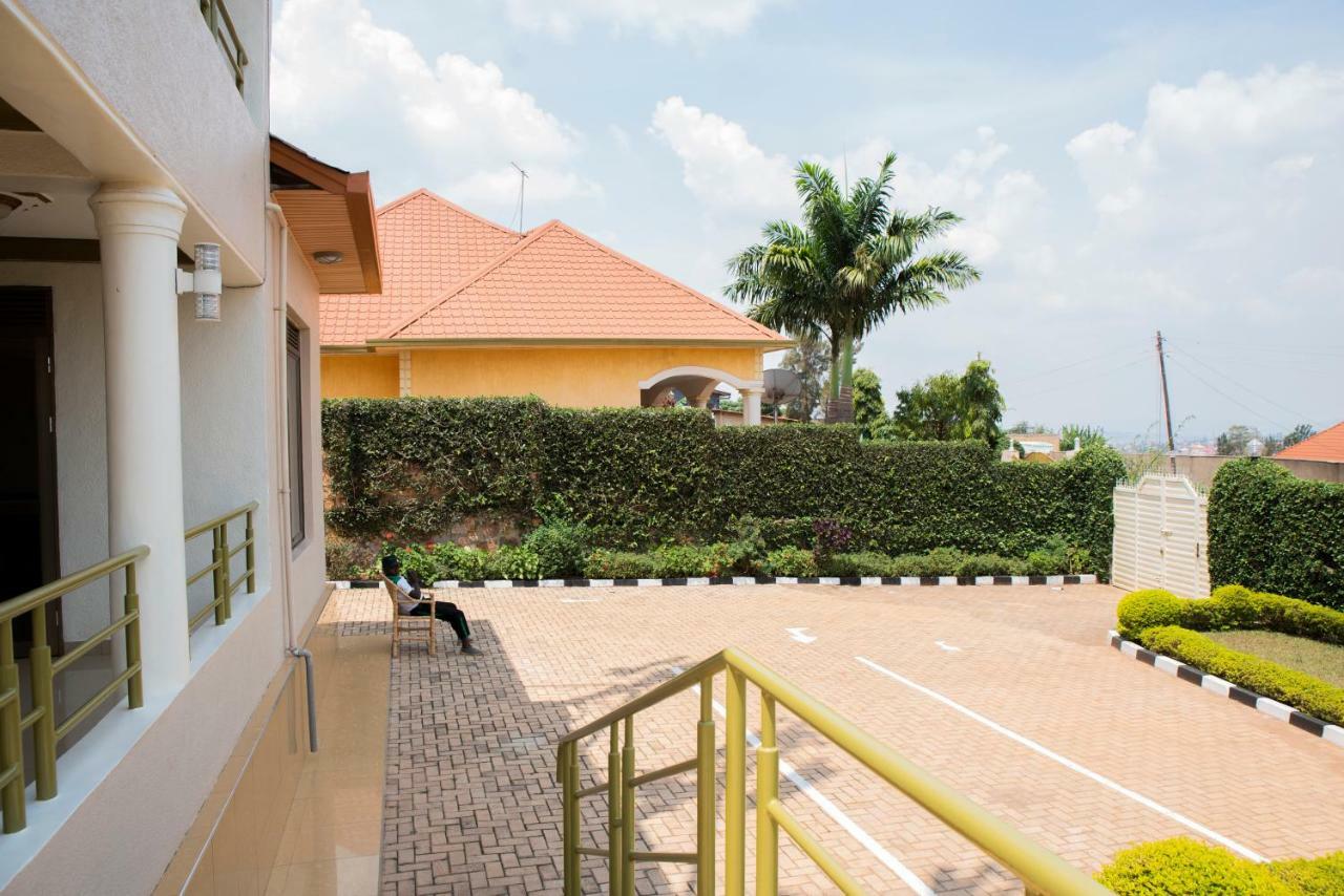Хостел Kigali Castle Экстерьер фото