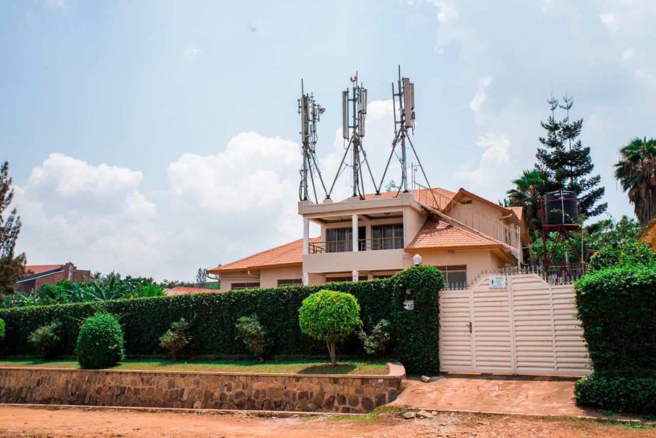 Хостел Kigali Castle Экстерьер фото