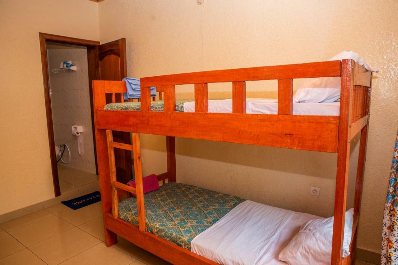 Хостел Kigali Castle Экстерьер фото