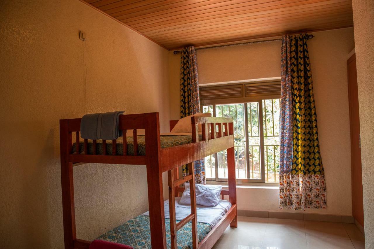 Хостел Kigali Castle Экстерьер фото