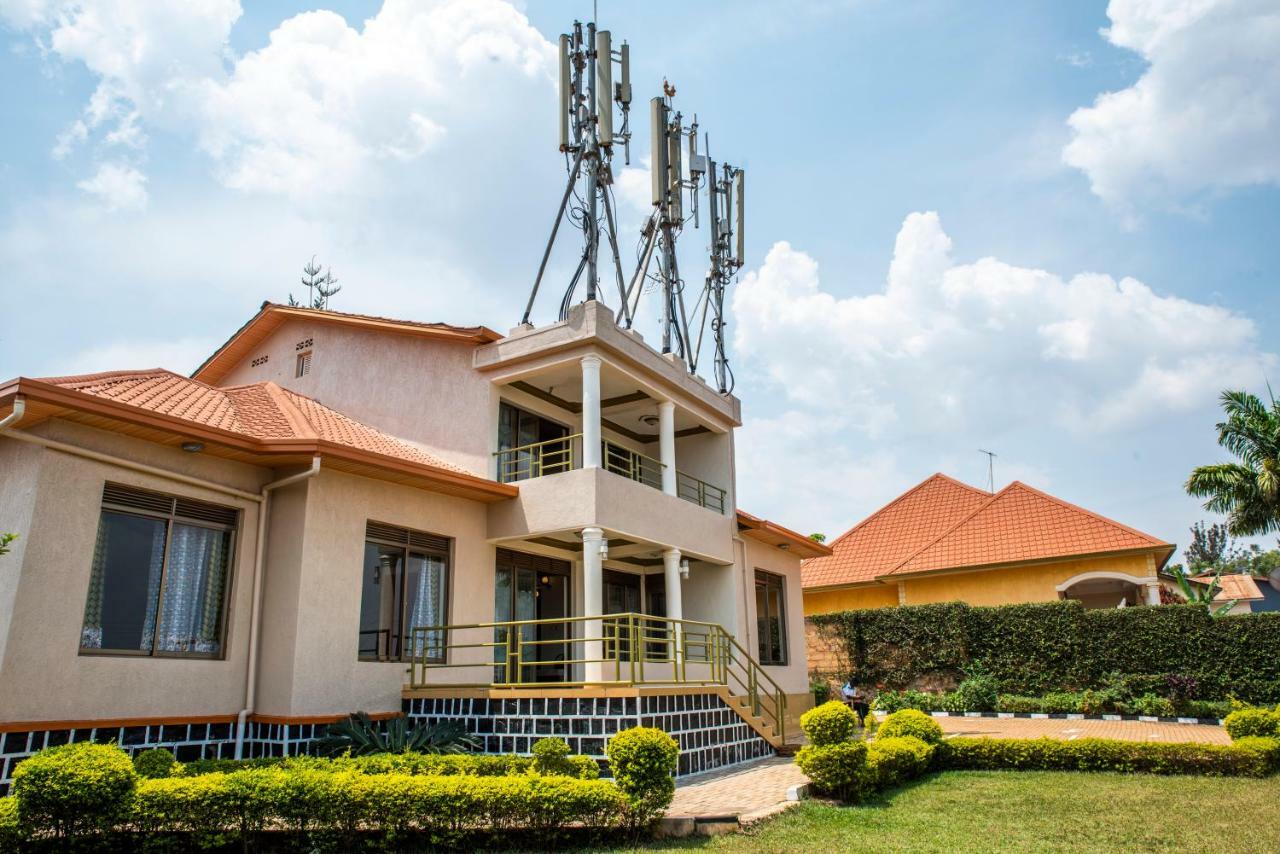 Хостел Kigali Castle Экстерьер фото