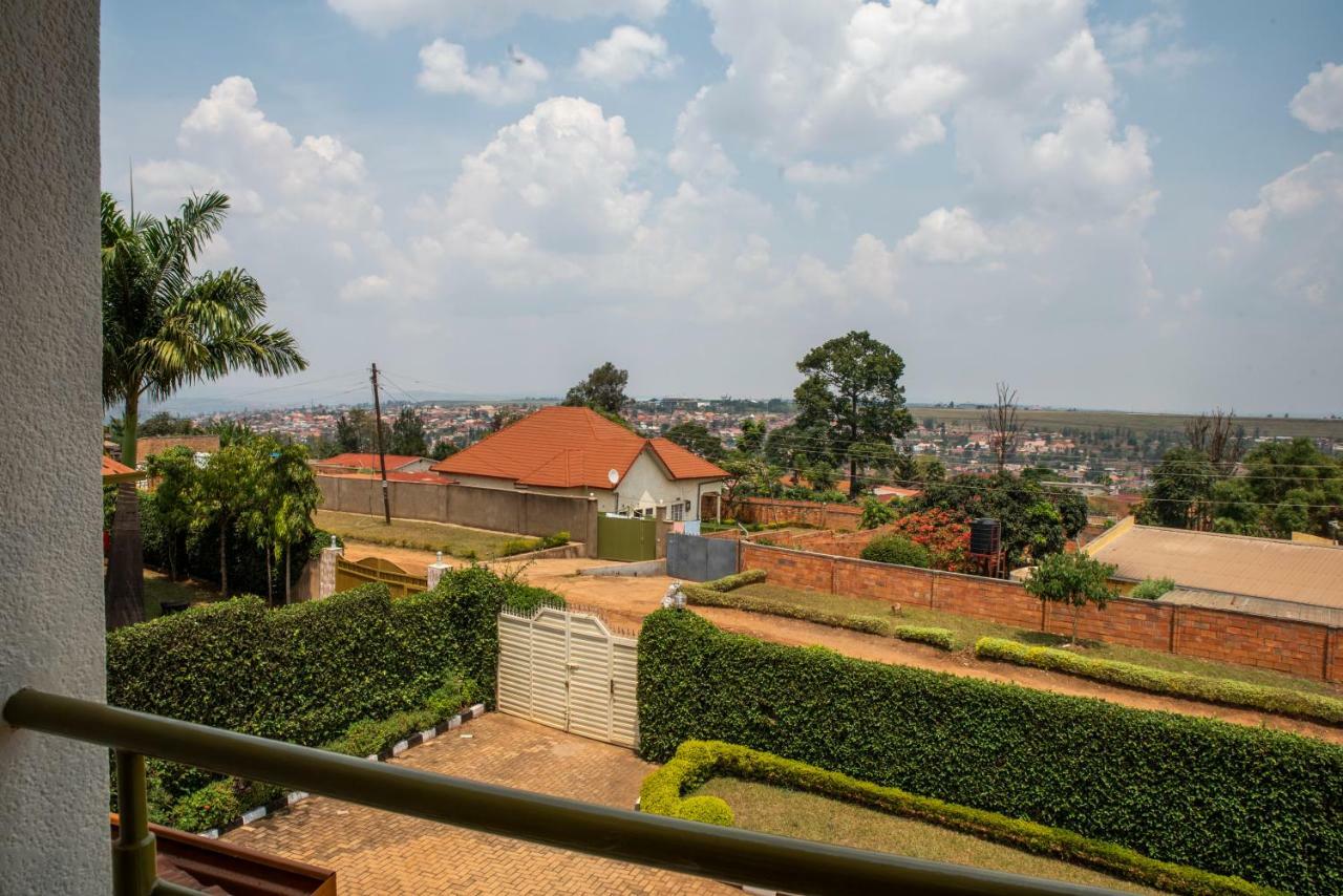 Хостел Kigali Castle Экстерьер фото