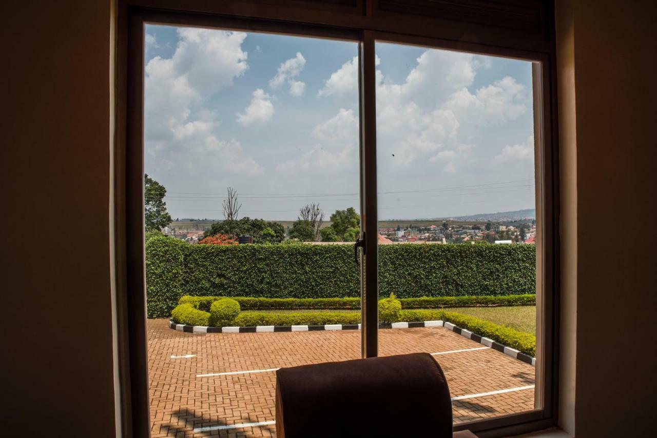 Хостел Kigali Castle Экстерьер фото