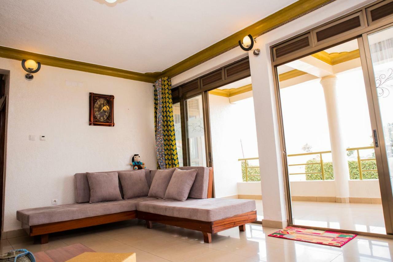 Хостел Kigali Castle Экстерьер фото