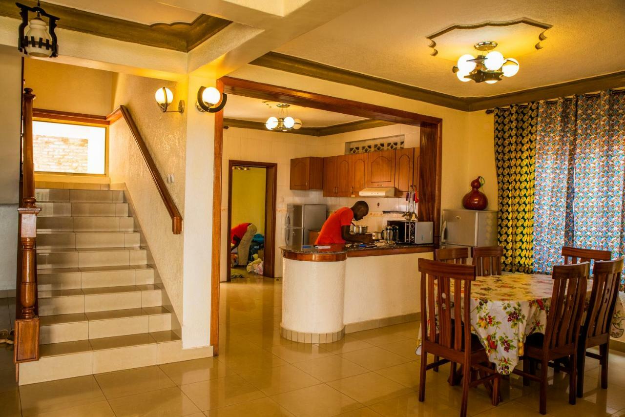 Хостел Kigali Castle Экстерьер фото