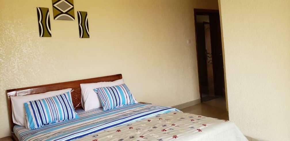 Хостел Kigali Castle Экстерьер фото