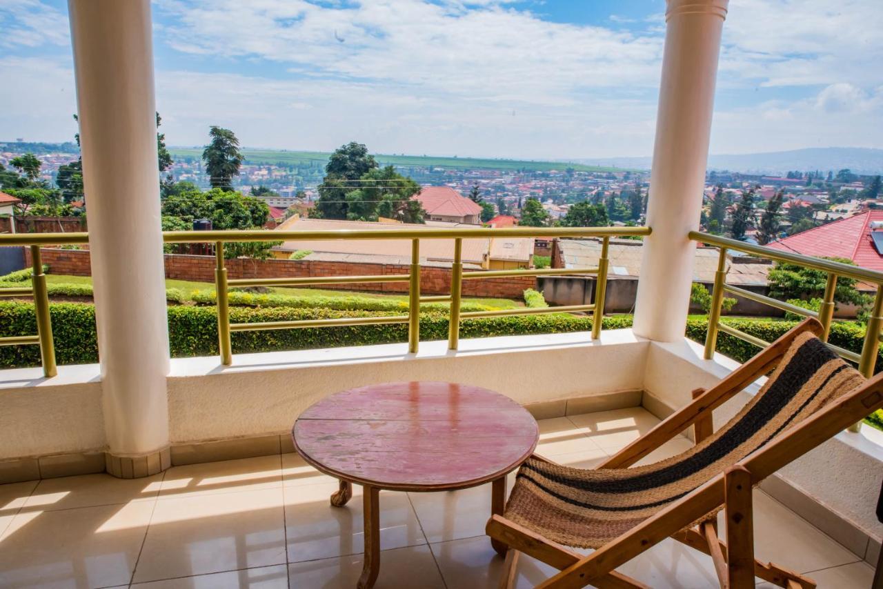 Хостел Kigali Castle Экстерьер фото