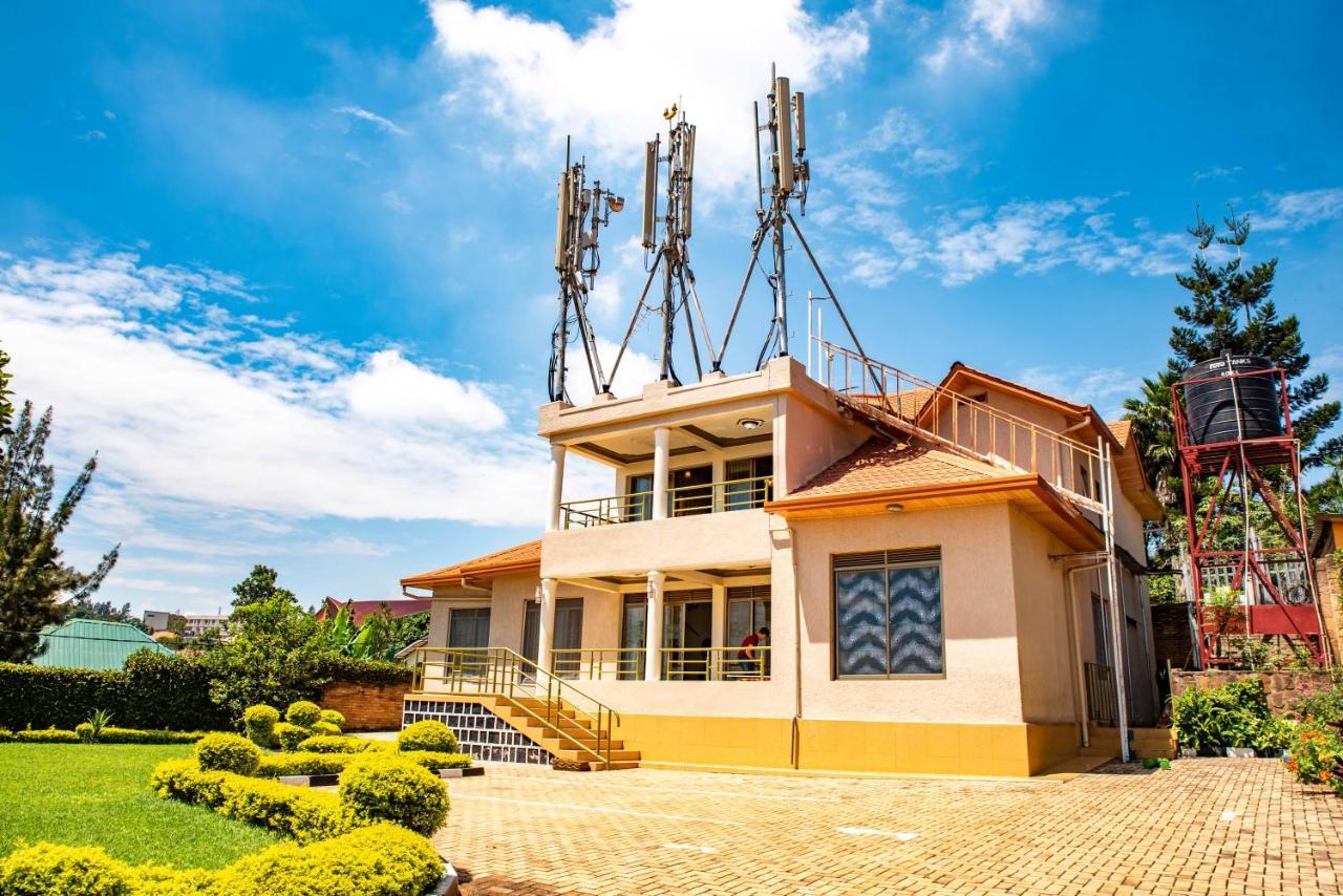 Хостел Kigali Castle Экстерьер фото
