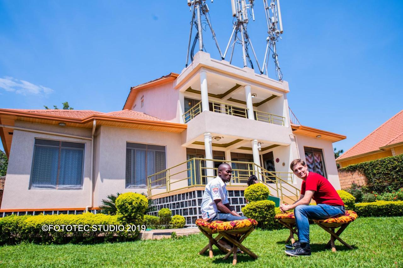 Хостел Kigali Castle Экстерьер фото