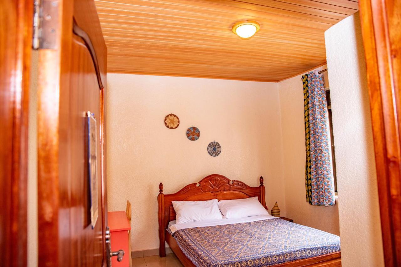 Хостел Kigali Castle Экстерьер фото