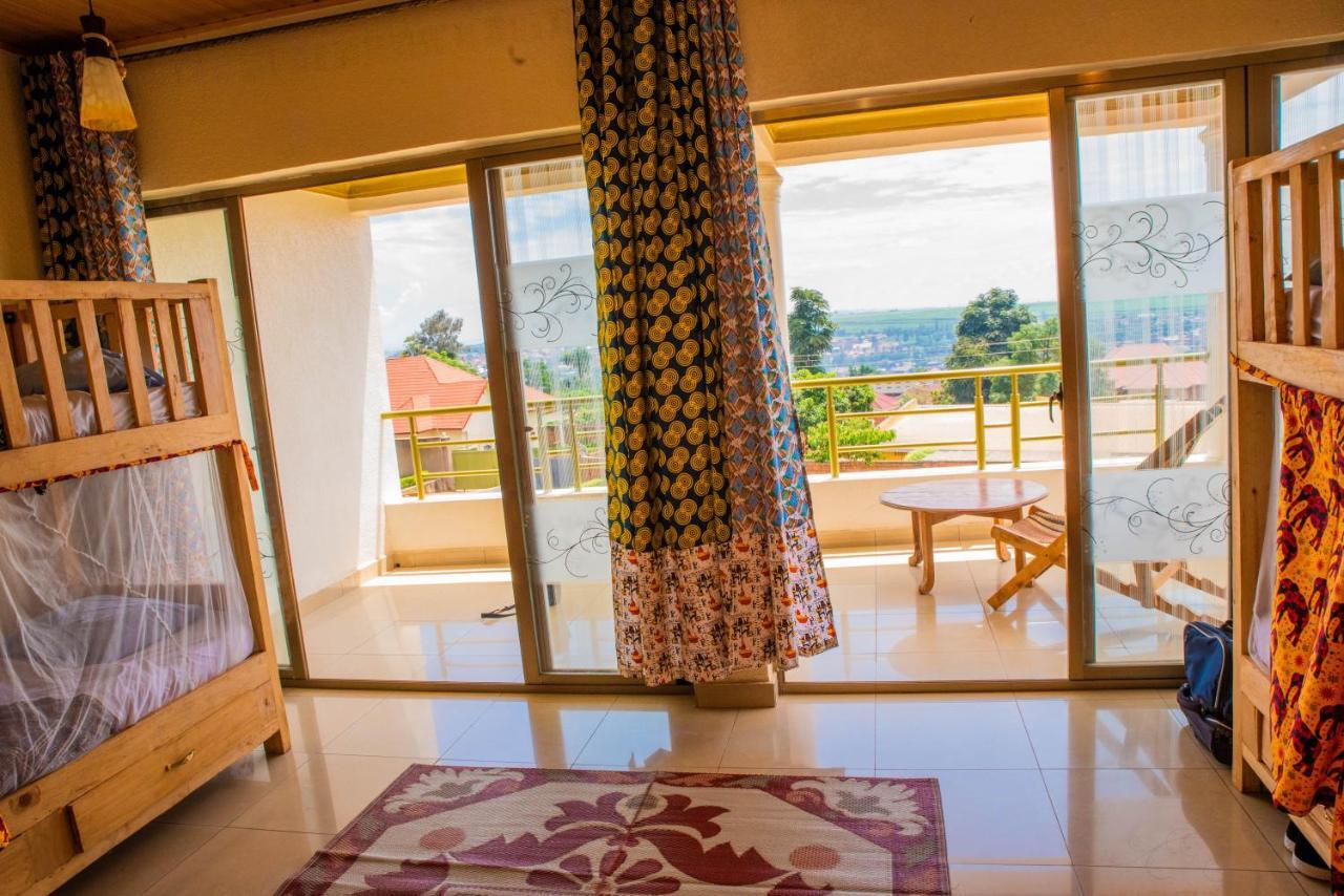 Хостел Kigali Castle Экстерьер фото