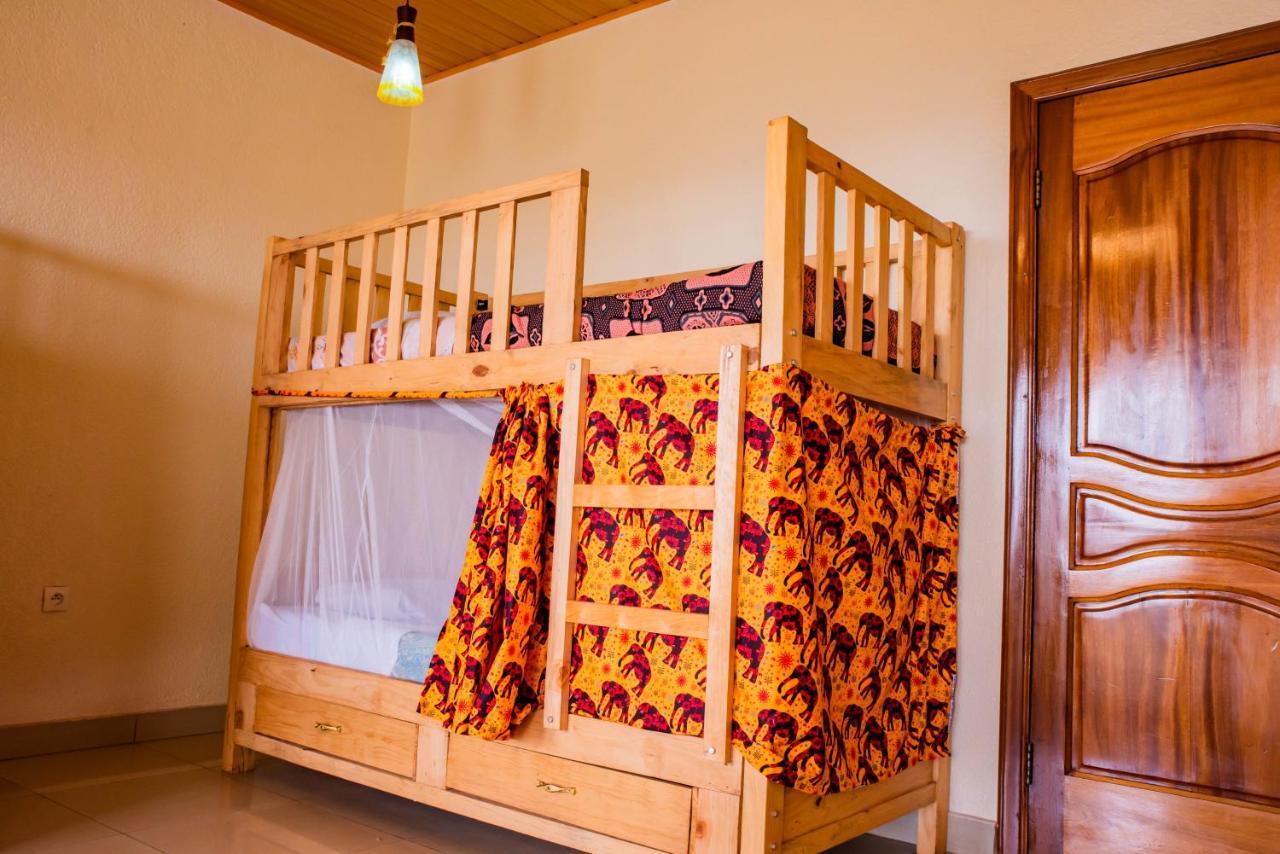 Хостел Kigali Castle Экстерьер фото